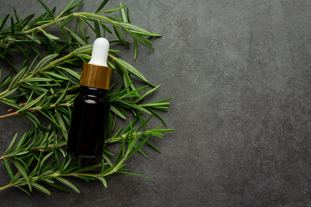 Serum de Romarin pour Cheveux : Guide Complet pour une Croissance Capillaire Naturelle 🌿 3 Sérum de Romarin